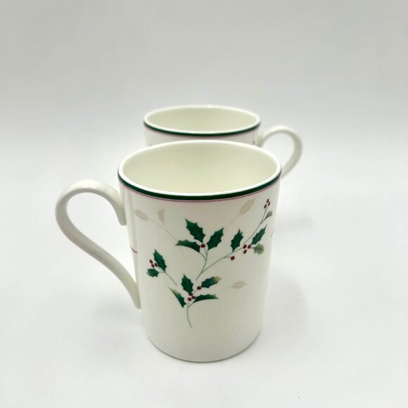 Set Of 2 Mikasa Christmas Holly Bone China Mugs 10 Oz - Picture 2 of 6